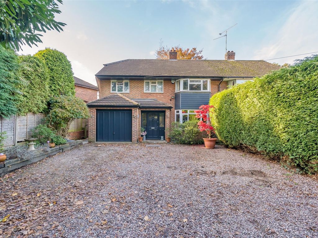 4 bed semidetached house for sale in Evendons Lane, Wokingham RG41, £