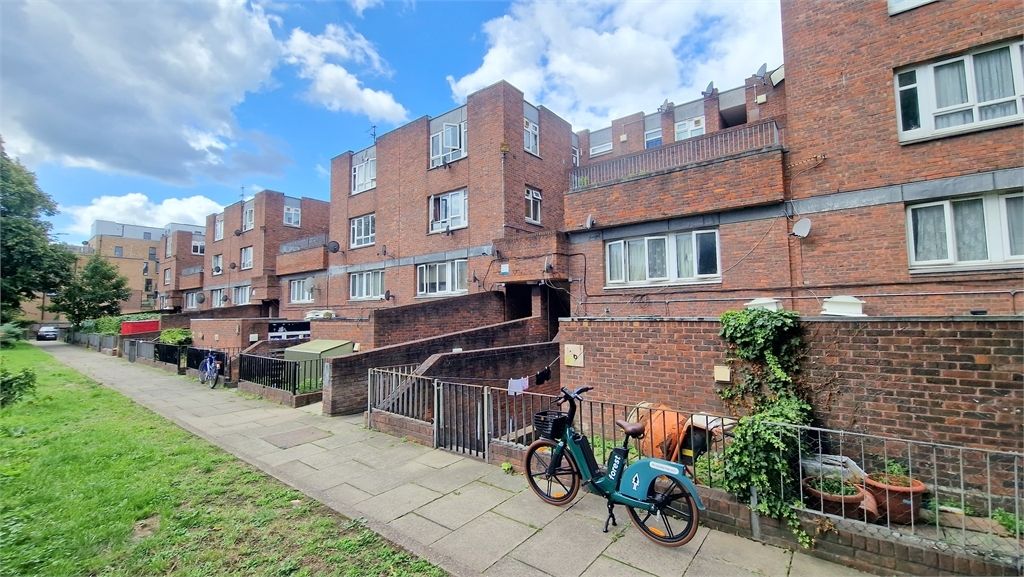 4 bed for sale in Carlton Grove, Peckham, London SE15, £