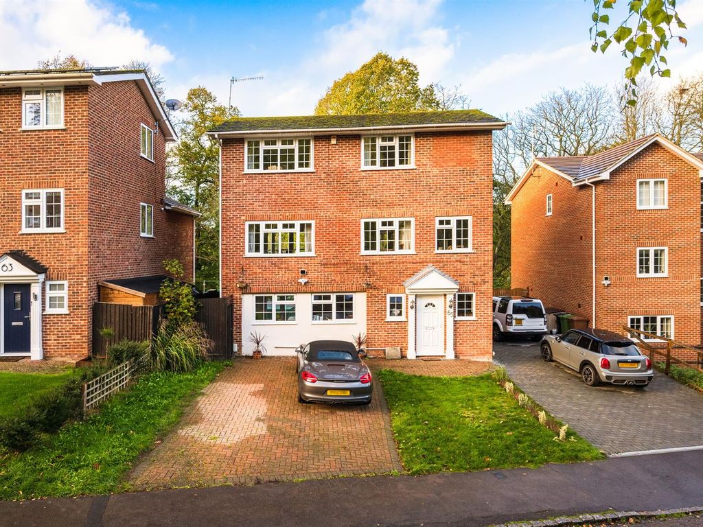 4 bed detached house for sale in Valley Road, HenleyOnThames RG9 Zoopla