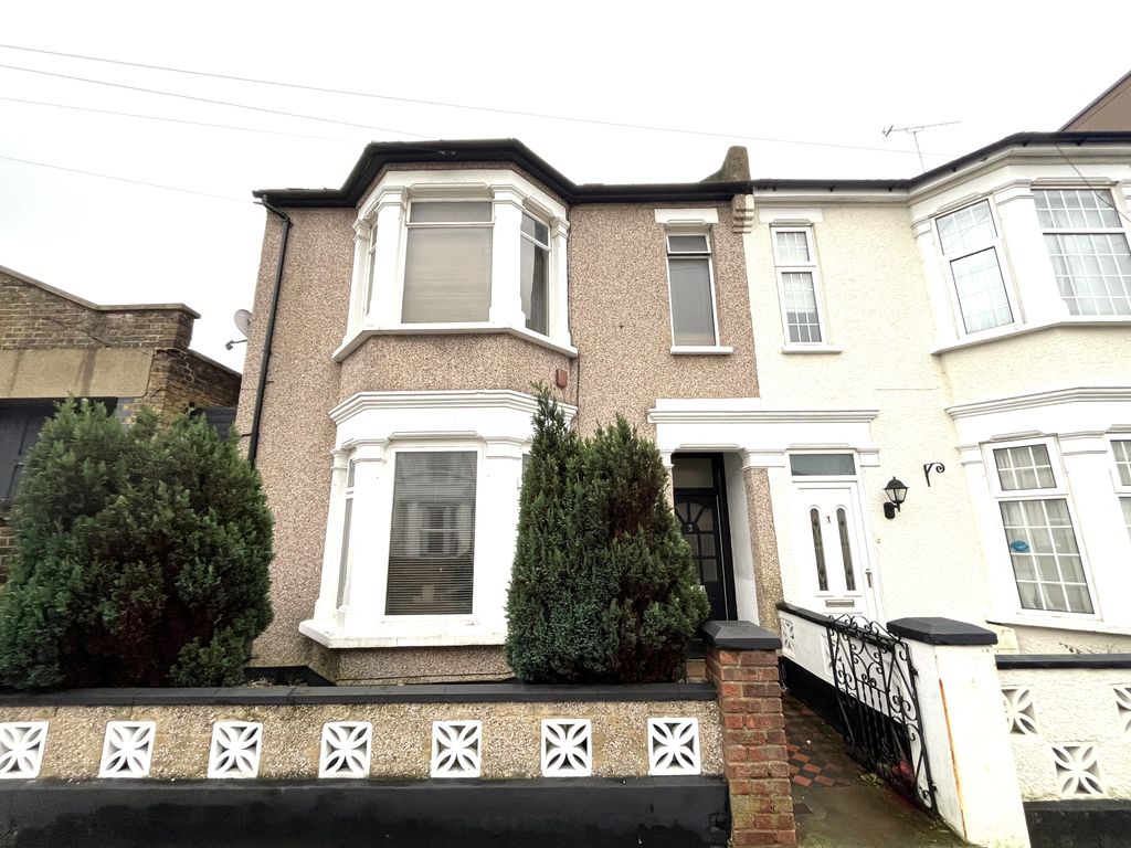 5 bed semidetached house for sale in Burnaby Road, SouthendOnSea SS1