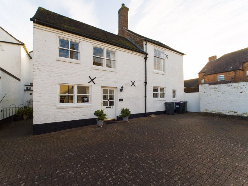 2 bed cottage for sale in Queen Street, Broseley, Shropshire. TF12 Zoopla