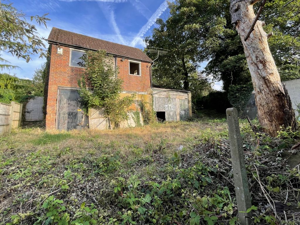 Detached house for sale in Roberts Road, High HP13, £175,000