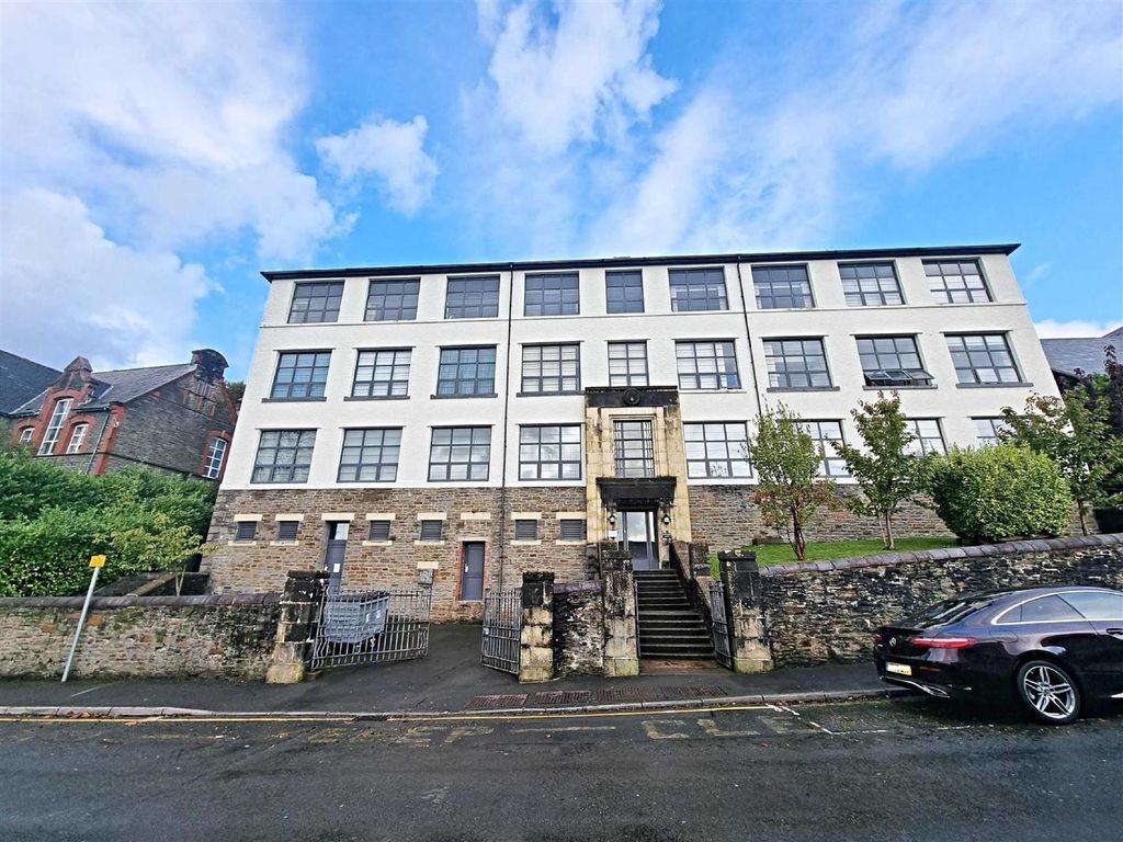 1 bed flat to rent in Pontypridd House, Tyfica Road, Pontypridd CF37