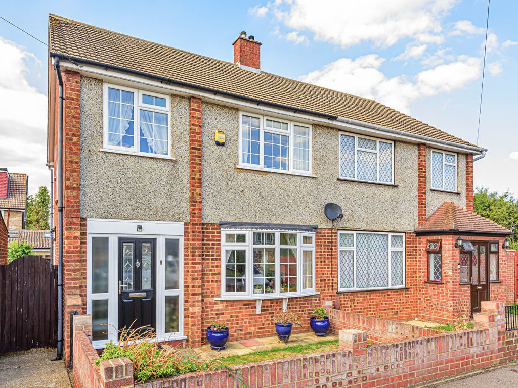 3 bed semidetached house for sale in Ullswater Close, Hayes, Middlesex