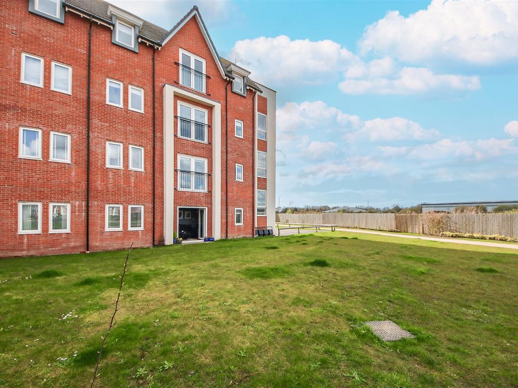 2 bed flat for sale in Bramble Court, Southport PR8, £150,000 Zoopla