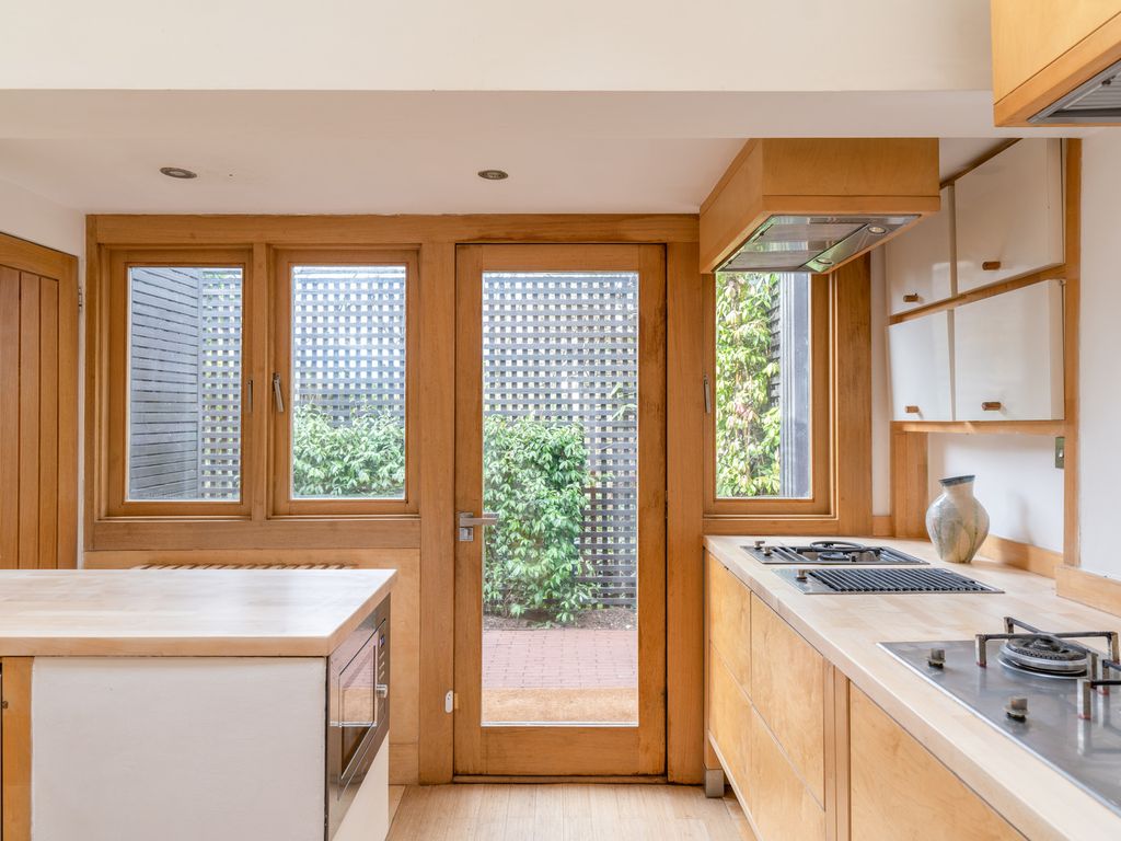 2 bed detached house for sale in Castlebar Hill, London W5, £1,000,000