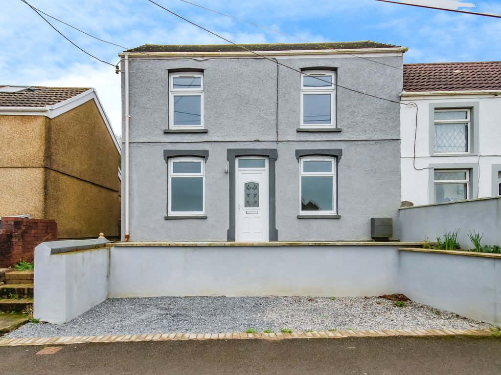 3 bed semidetached house for sale in Heol Waunyclun, Trimsaran