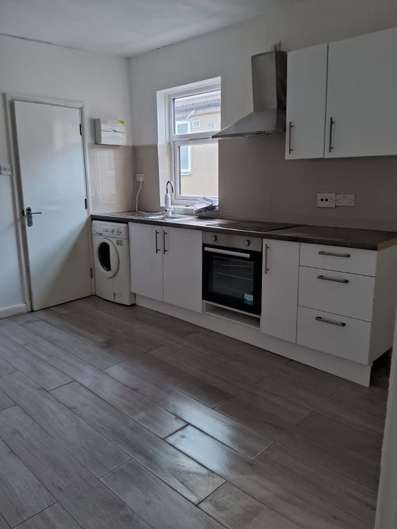 1 bed flat to rent in Crawley Road, Luton LU1, £750 pcm Zoopla