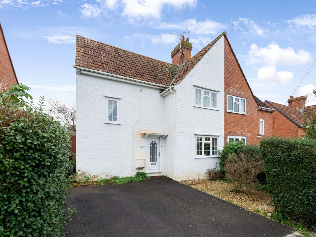 3 bed terraced house for sale in Rosebery Avenue, Yeovil BA21, £200,000