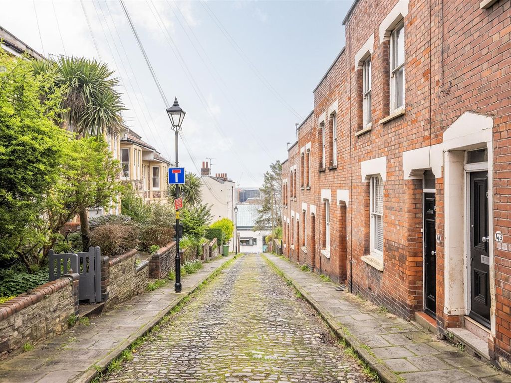 2 bed property for sale in Alfred Hill, Kingsdown, Bristol BS2 Zoopla