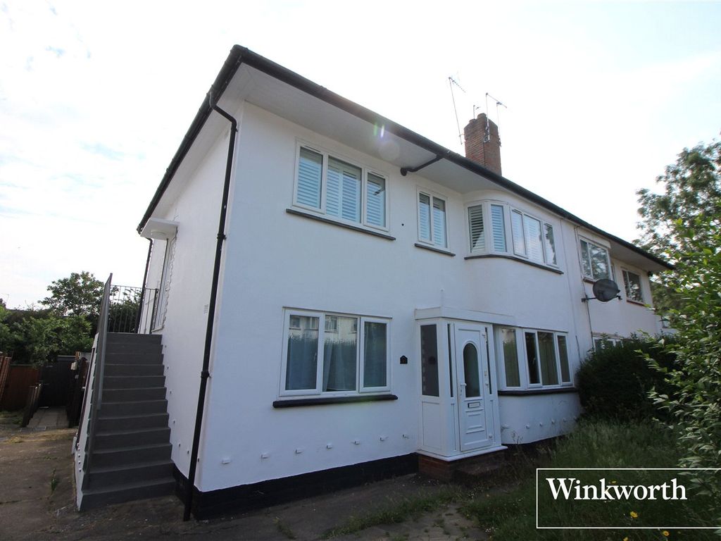 2 bed for sale in Eldon Avenue, Borehamwood, Hertfordshire