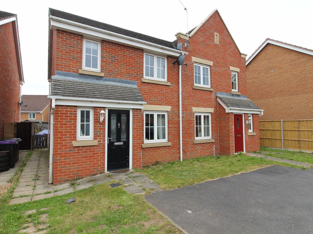 3 bed semidetached house for sale in Sunningdale Way, Gainsborough