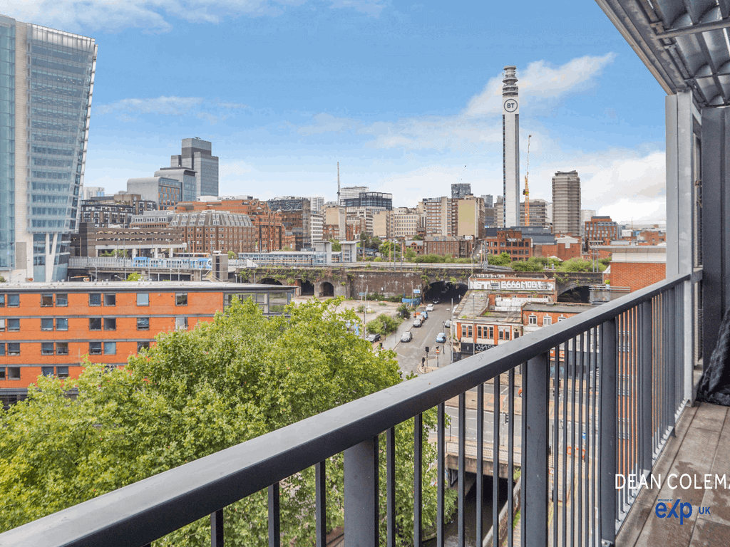 Hub, Clive Passage B4  