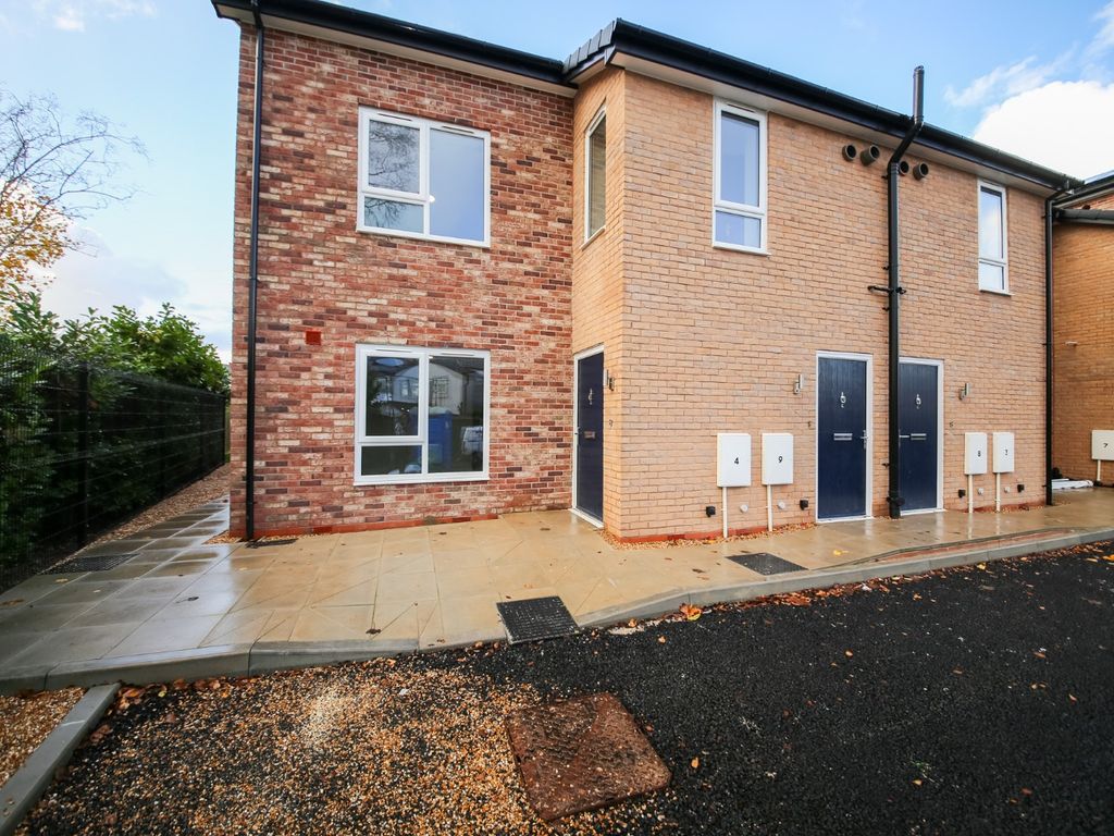 2 bed flat to rent in Kings Pit Mews, Brook Lane, Orrell WN5, £900 pcm