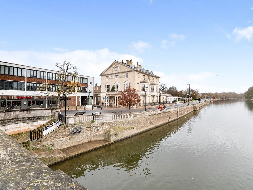 High Street, Bedford, Bedfordshire MK40  