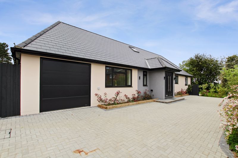 4 bed detached house for sale in Alfred Road, Dartford DA2, £800,000