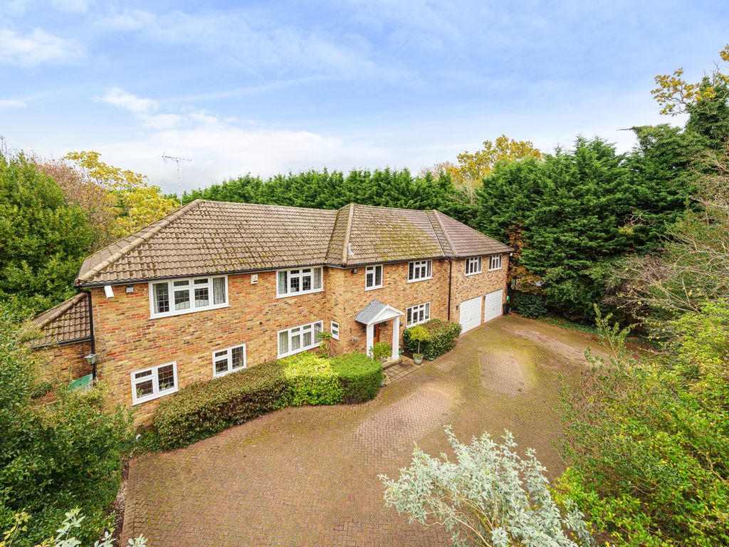 6 bed detached house for sale in Parsonage Lane, Farnham Common SL2, £