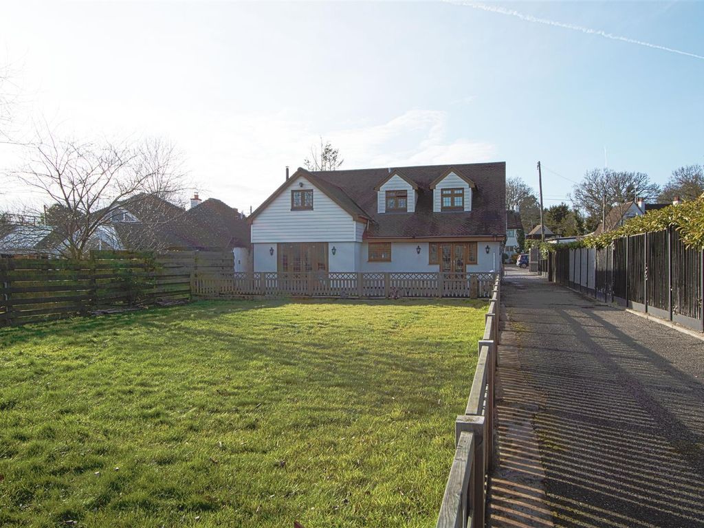 5 bed detached house for sale in Church Road, Ramsden Heath, Billericay