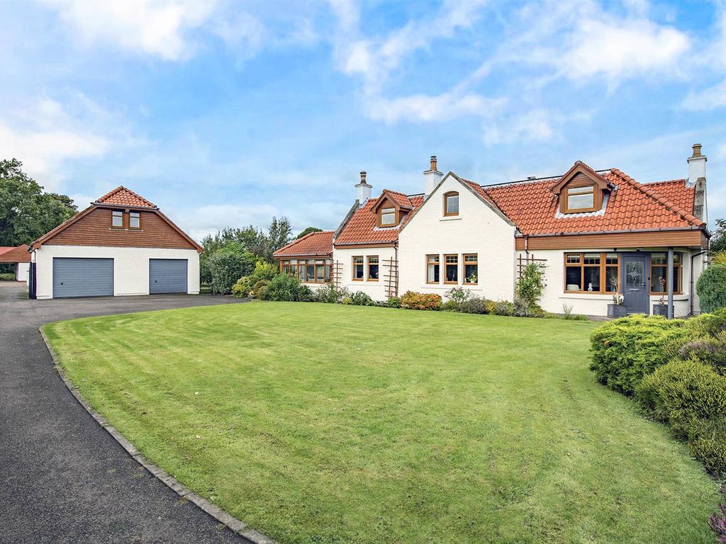 6 bed detached house for sale in Oakley, Dunfermline KY12, £850,000