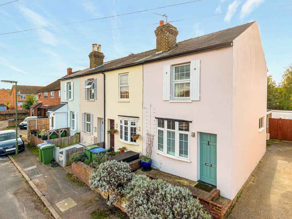 2 bed end terrace house for sale in Cottimore Terrace, WaltonOnThames