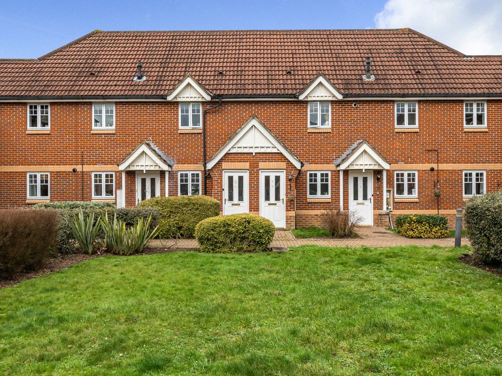 2 bed flat for sale in Barretts Road, Dunton Green, Sevenoaks, Kent