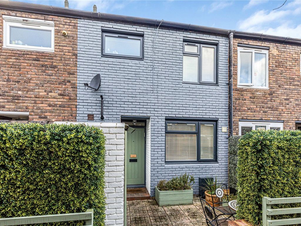 3 bed terraced house for sale in Dowdeswell Close, London SW15, £