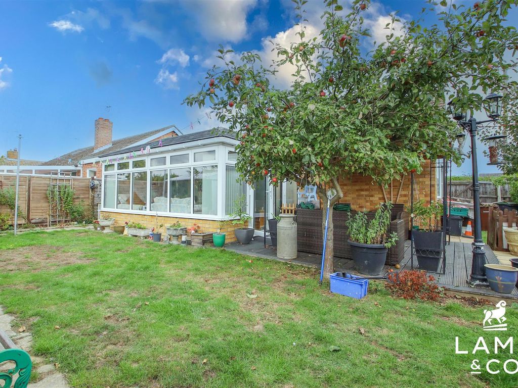 2 bed detached bungalow for sale in Leys Drive, Little Clacton, Clacton