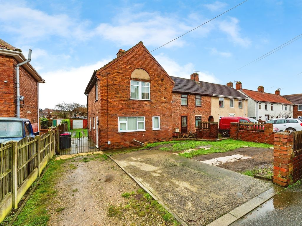 3 bed end terrace house for sale in The Square West, Sunnyside