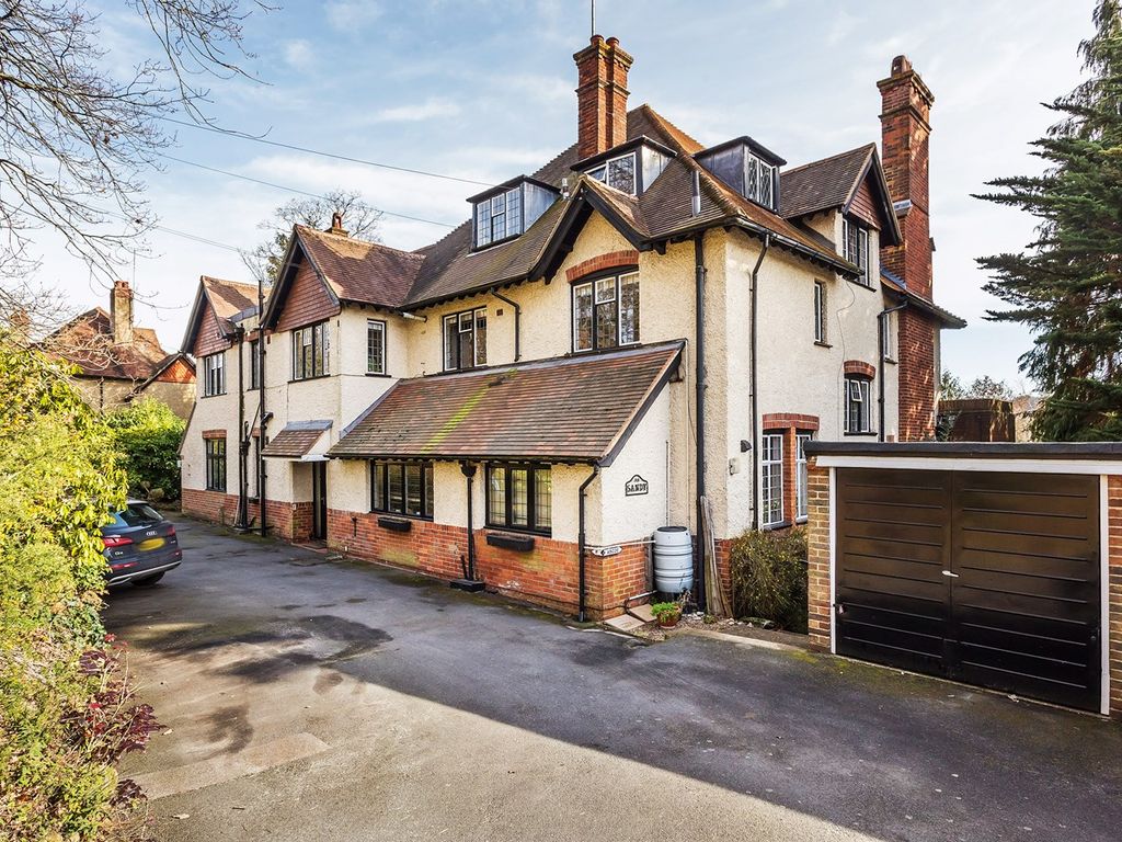 2 bed flat for sale in Bluehouse Lane, Oxted RH8 Zoopla