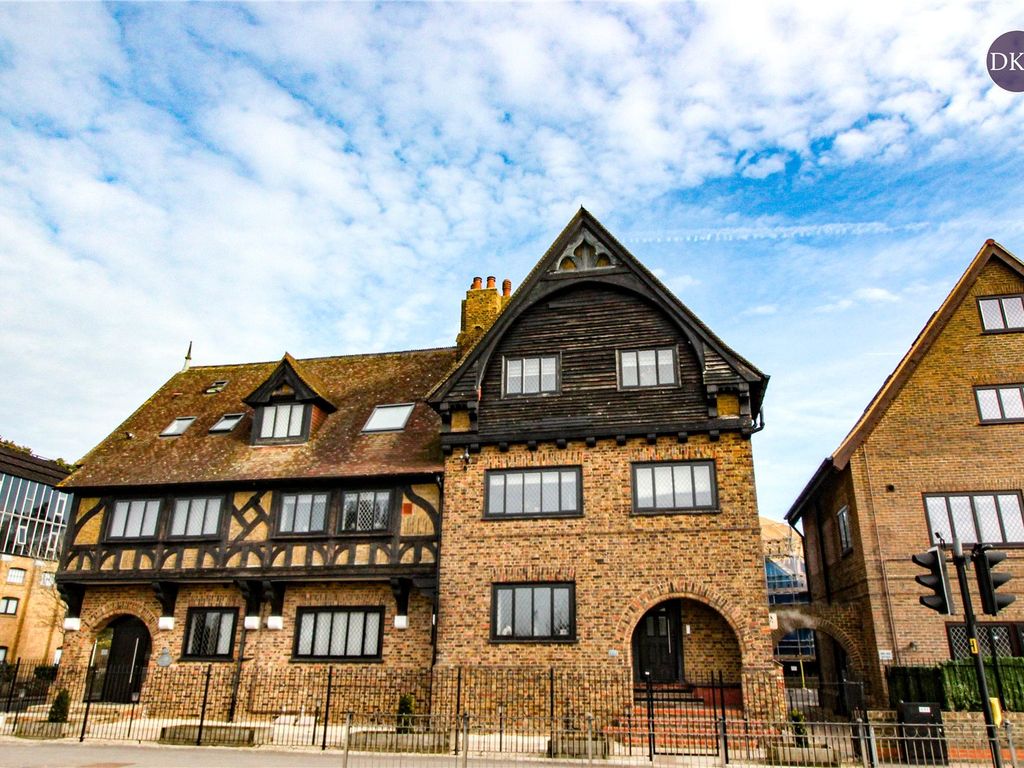 1 bed flat to rent in High Street, Bushey, Hertfordshire WD23, £1,395