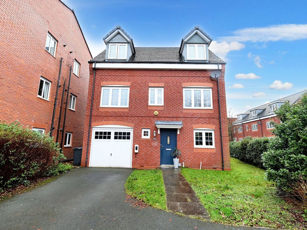 4 bed detached house for sale in Clifton Road, Monton M30, £460,000