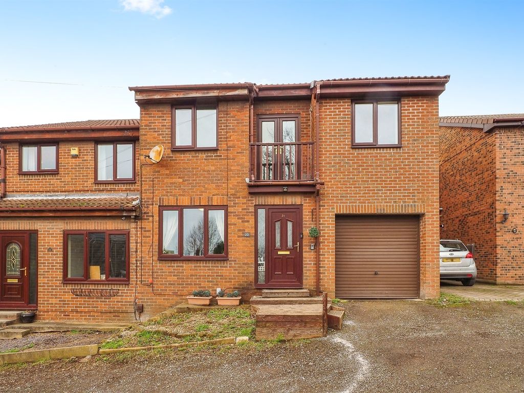 4 bed semidetached house for sale in New Road, Staincross, Barnsley