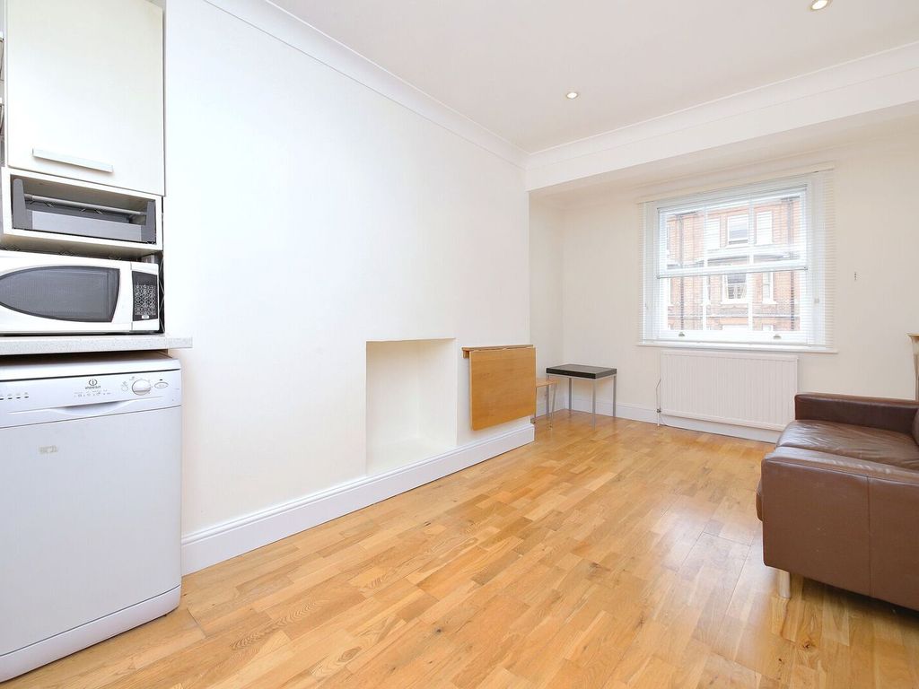 2 bed flat to rent in Queensway, London W2, £2,300 pcm - Zoopla
