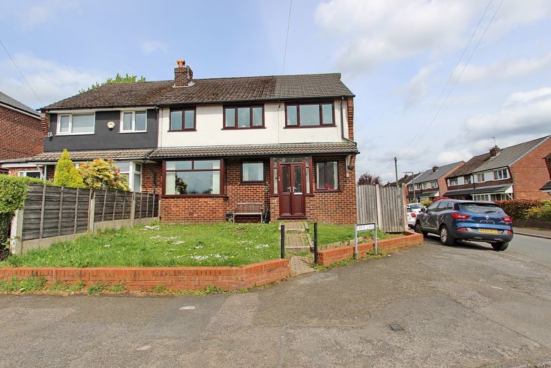 4 bed semidetached house for sale in Farm Lane, Simister, Prestwich
