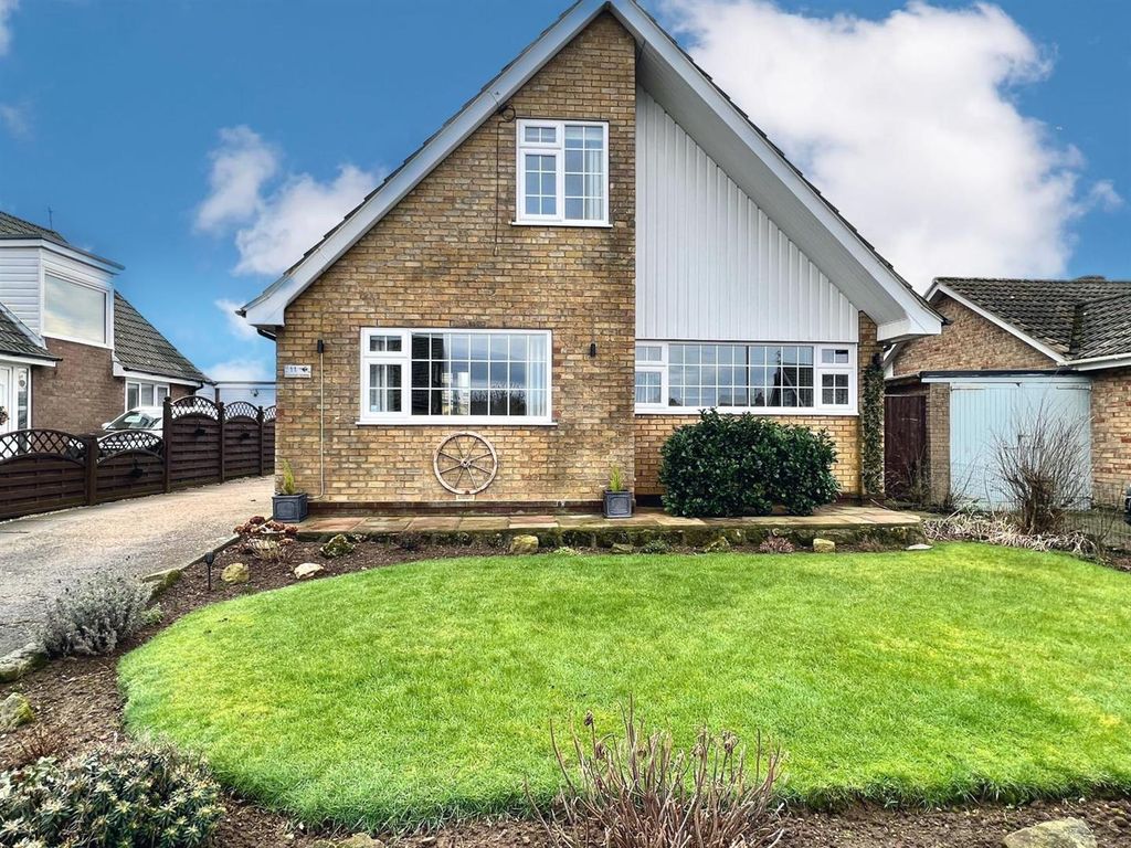 4 bed detached bungalow for sale in Greencroft Gardens, Cayton