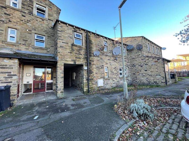 2 bed flat to rent in Prospect Street, Huddersfield HD1, £550 pcm Zoopla