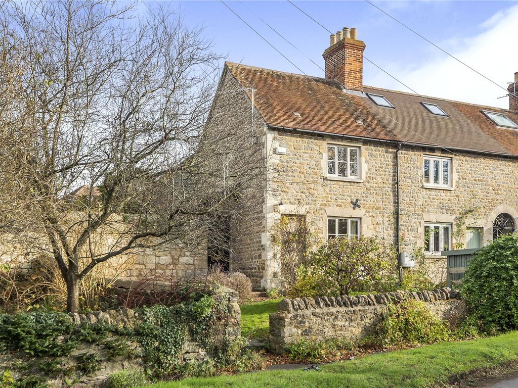 3 bed end terrace house for sale in Henley Road, SandfordOnThames