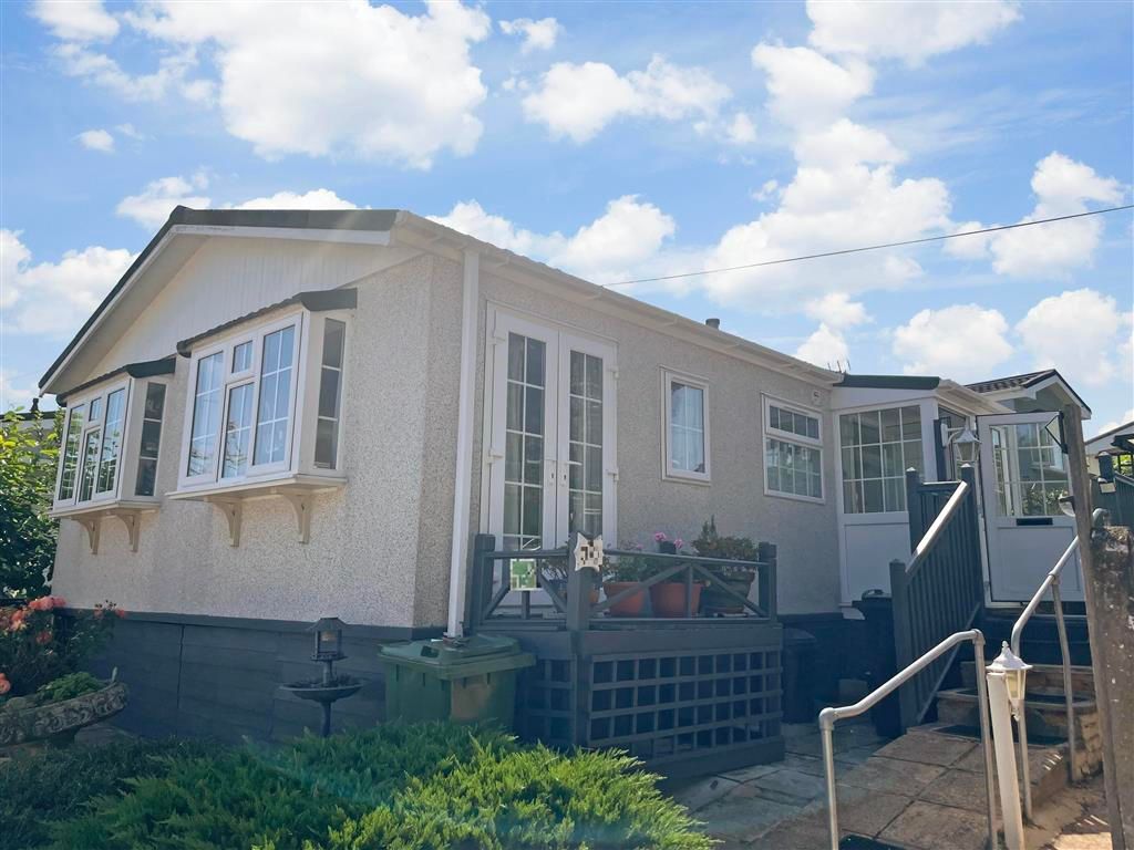 2 bed mobile/park home for sale in Lower Road, East Farleigh, Maidstone