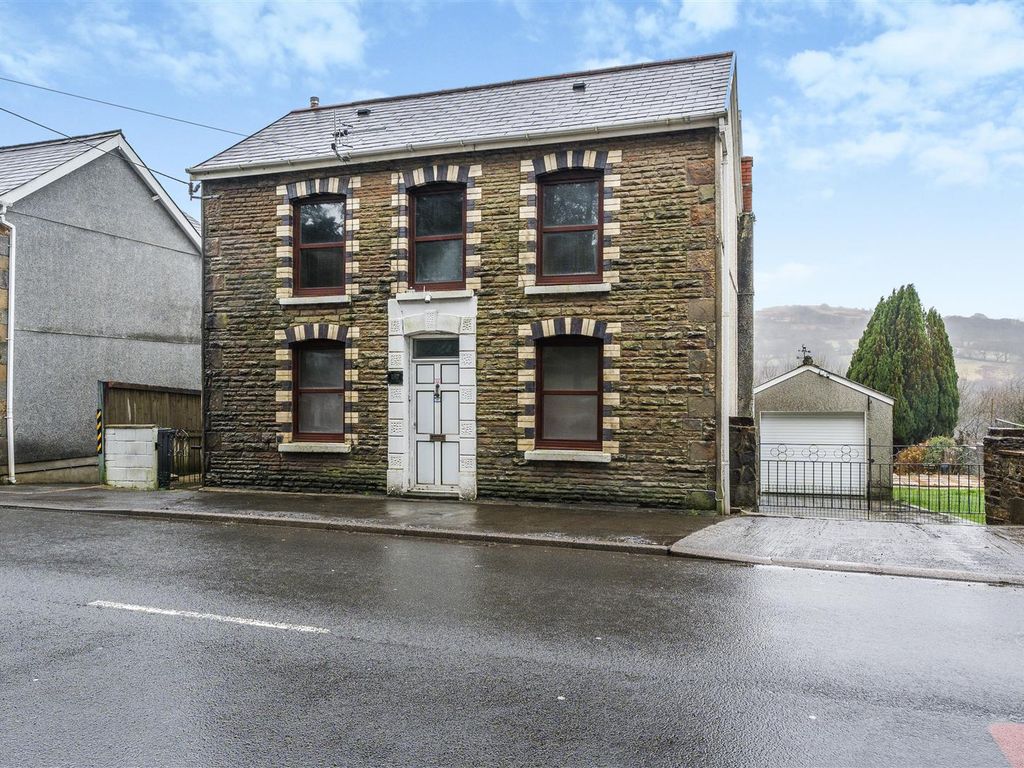 4 bed detached house for sale in Heol Y Gors, Cwmgors, Ammanford SA18