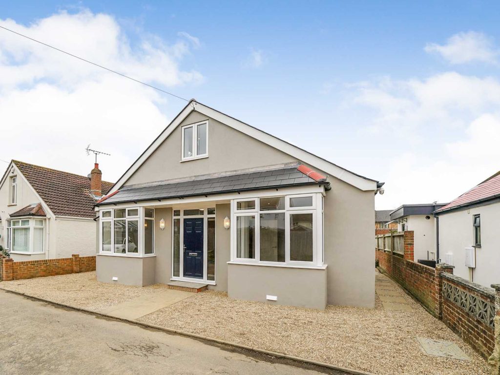 3 bed property to rent in Queens Gardens, Chichester PO19 Zoopla