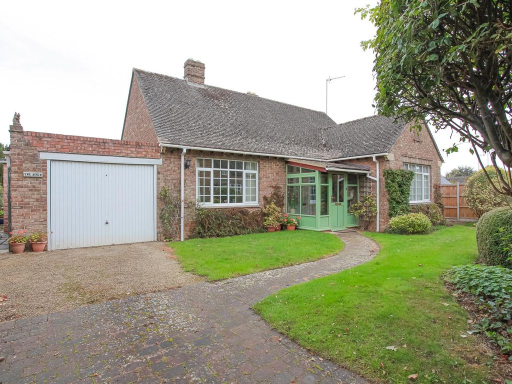 2 bed detached bungalow for sale in Tanners Lane, Adderbury, Banbury