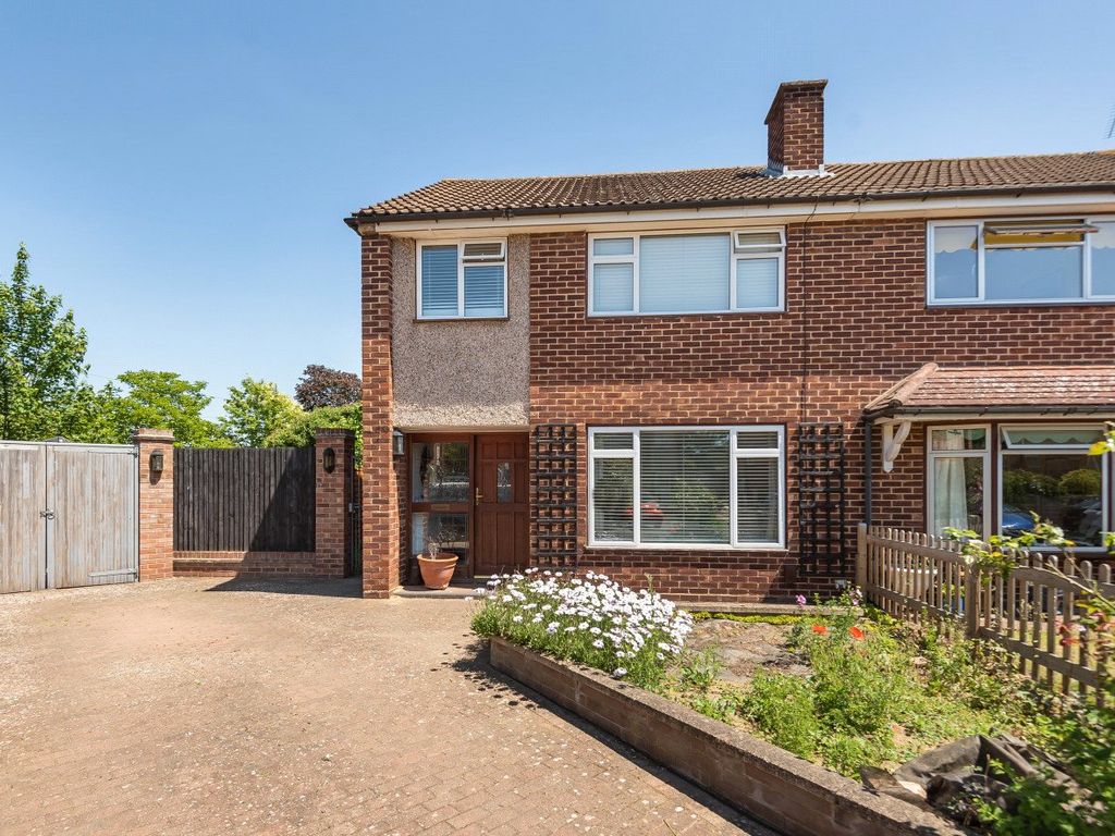 3 bed semidetached house for sale in Barrs Road, Taplow, Maidenhead