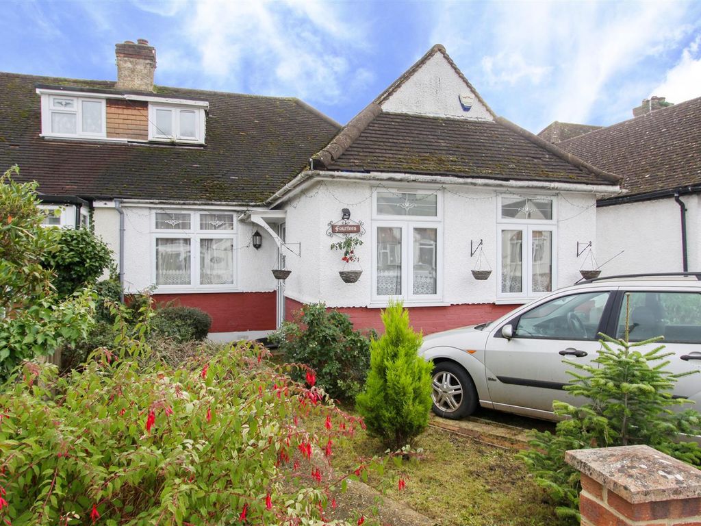 3 bed semidetached bungalow for sale in Willow Gardens, Ruislip Manor