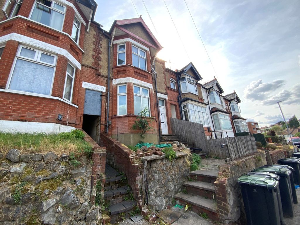 1 bed flat to rent in Russell Rise, Luton, Bedfordshire LU1 Zoopla