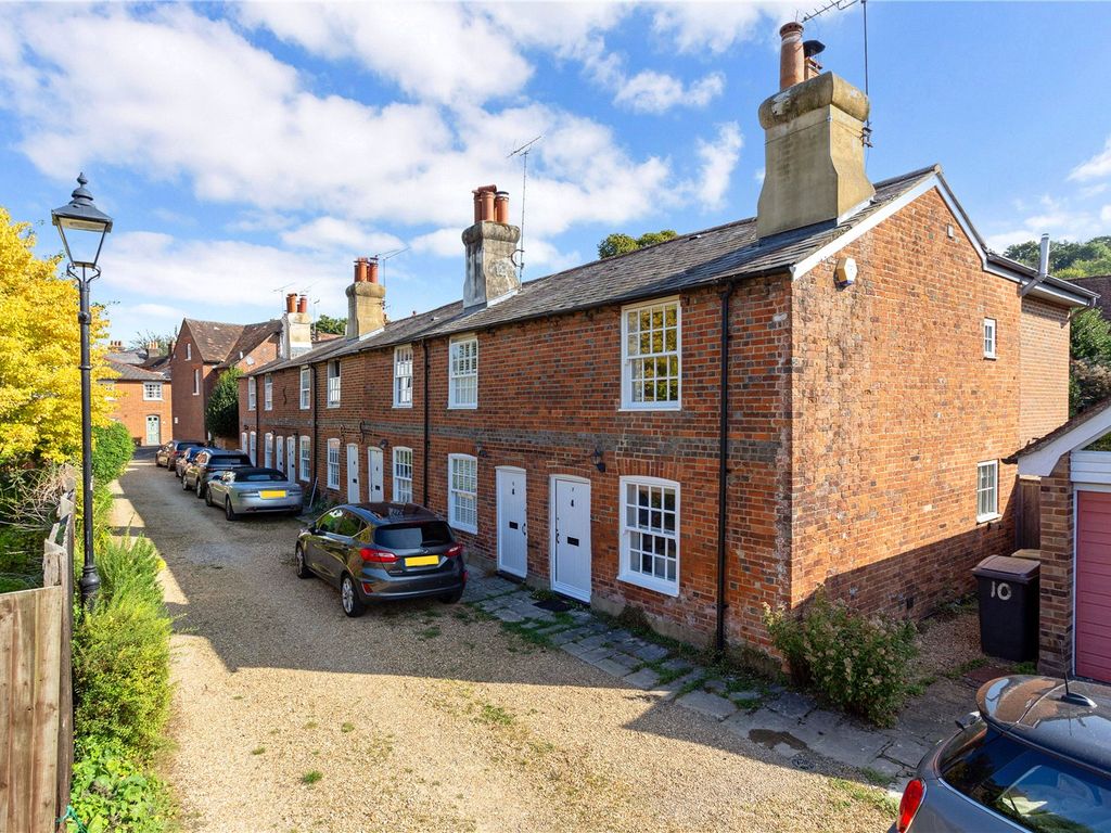 2 bed end terrace house for sale in Colebrook Place, Winchester