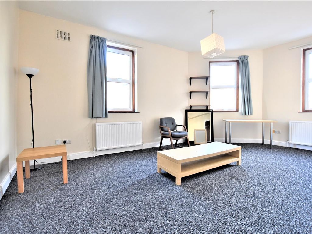 1 bed flat to rent in Stoke Newington Road, Dalston N16, £1,500 pcm