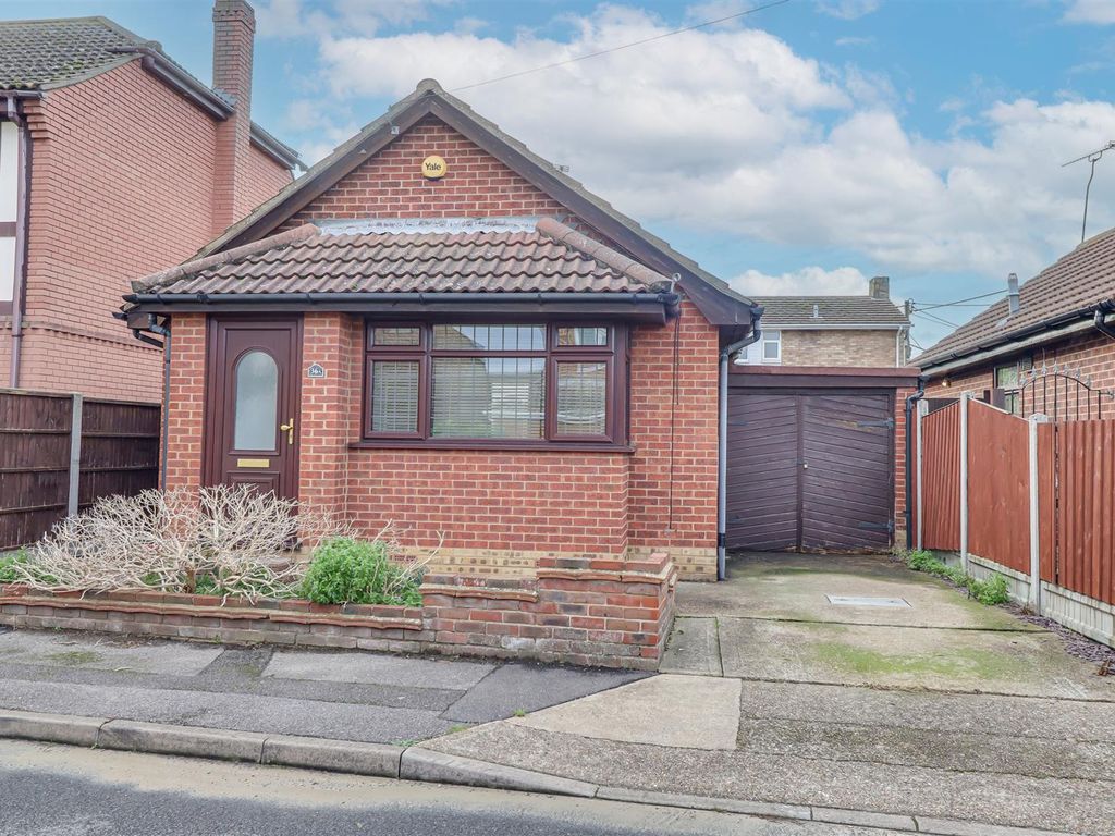 1 bed bungalow for sale in Komberg Crescent, Canvey Island SS8, £
