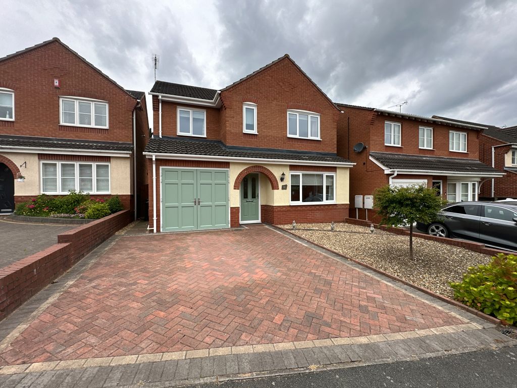4 bed detached house for sale in Frank Bodicote Way, Swadlincote