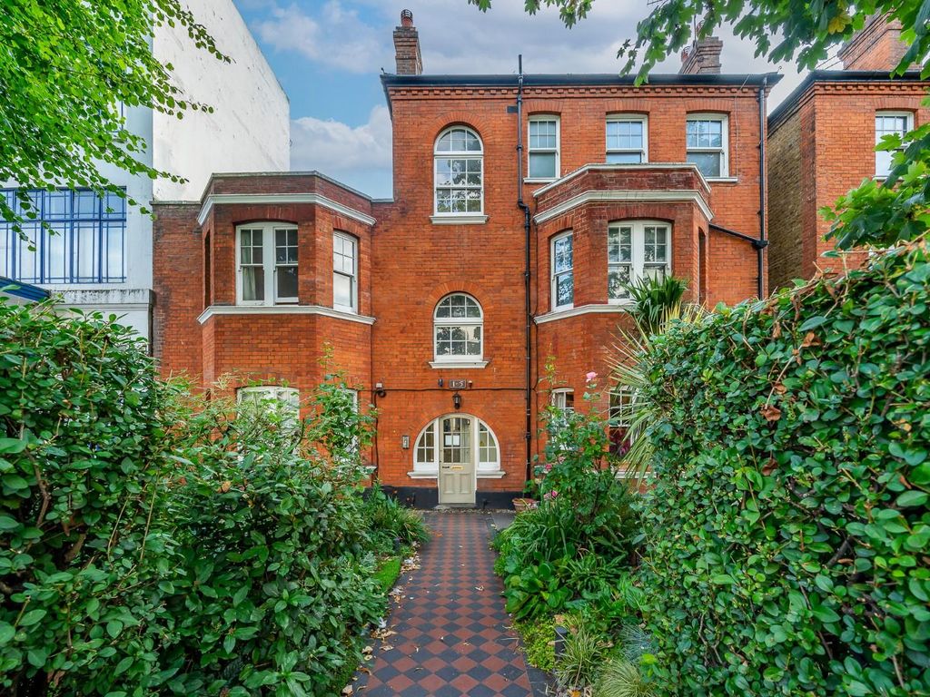 2 bed flat to rent in Holloway Road, London N7, £2,200 pcm - Zoopla