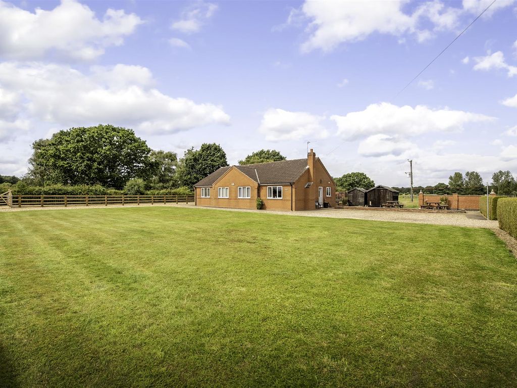 4 bed bungalow for sale in Legsby Road, Market Rasen LN8 Zoopla